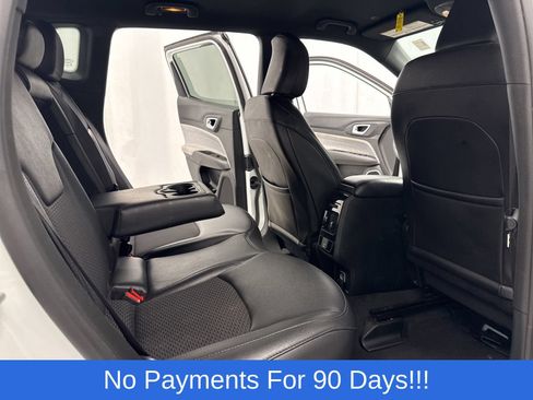 Used 2024 Jeep Compass Latitude AWD/4WD image 30