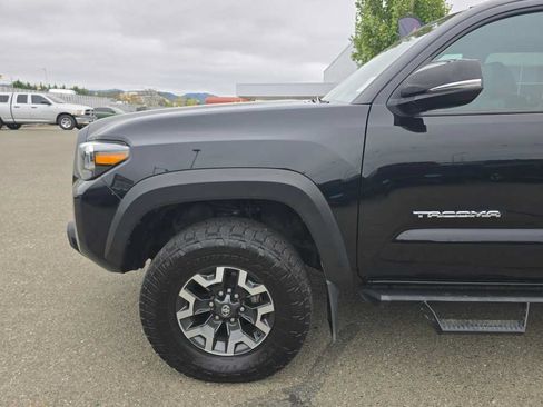 Used 2021 Toyota Tacoma TRD Off-Road w/ TRD Premium Off Road Package AWD/4WD image 18