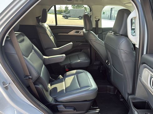 Used 2026 Ford Explorer Active w/ Active Comfort Package AWD/4WD image 12