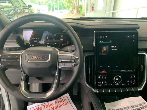 Used 2026 GMC Acadia Elevation w/ Elevation Premium Package FWD image 17