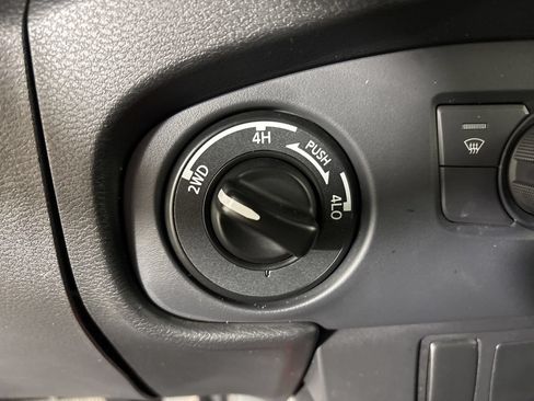 Used 2024 Nissan Frontier PRO-4X w/ Technology Package AWD/4WD image 15