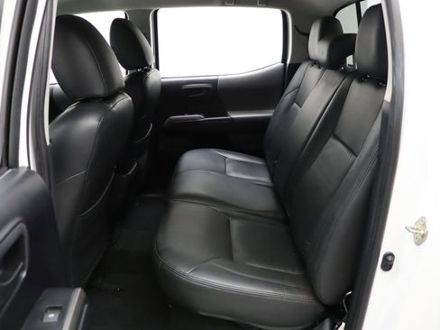 Certified 2020 Toyota Tacoma SR5 image 19