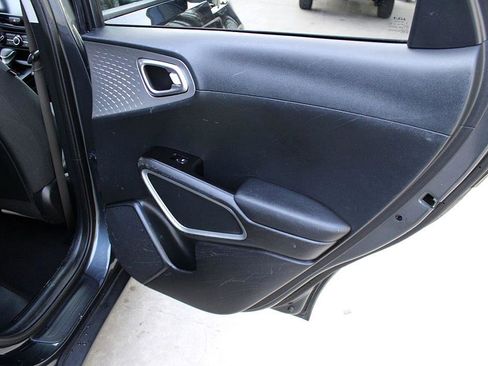 Used 2023 Kia Soul LX image 21