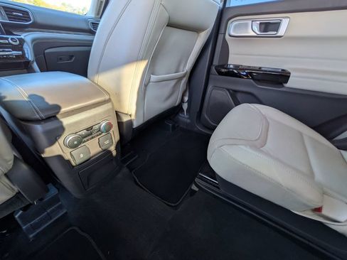 Used 2023 Ford Explorer Platinum w/ Technology Package AWD/4WD image 36