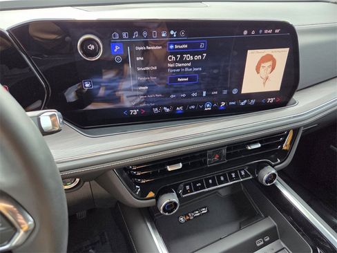 Used 2025 Chevrolet Suburban Premier image 25