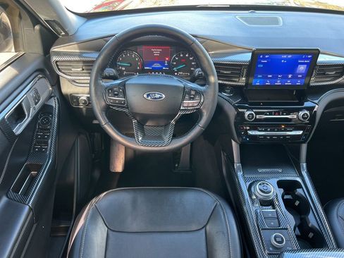 Used 2022 Ford Explorer Limited w/ Equipment Group 301A AWD/4WD image 28