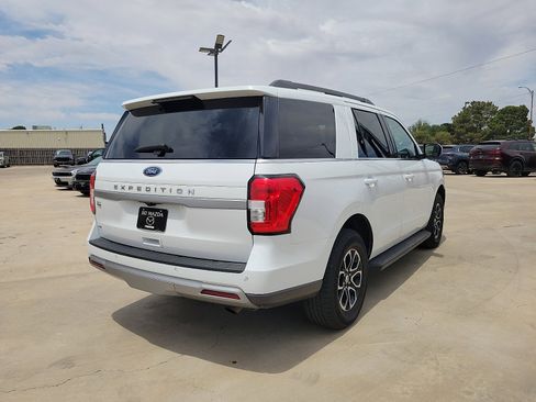 Used 2024 Ford Expedition XLT AWD/4WD image 7
