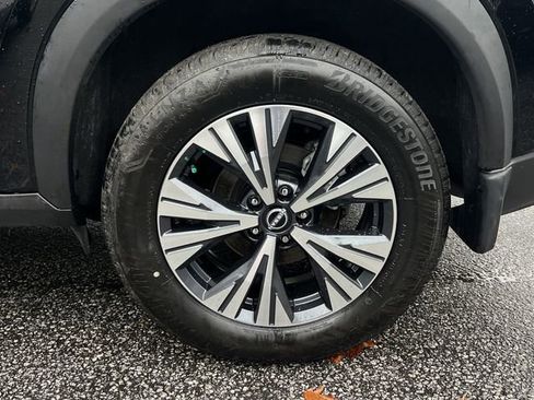 Used 2023 Nissan Rogue SV image 34