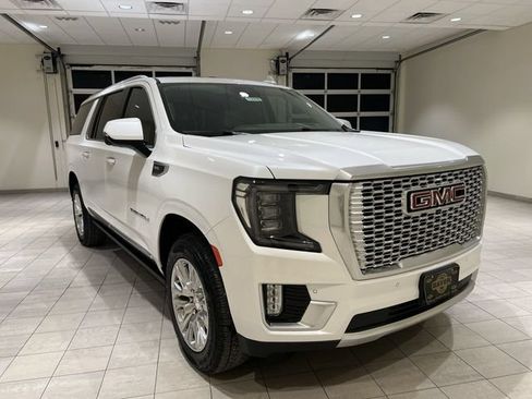 Used 2024 GMC Yukon XL Denali AWD/4WD image 7