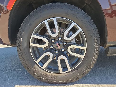 Used 2023 GMC Yukon AT4 w/ Technology Package image 12