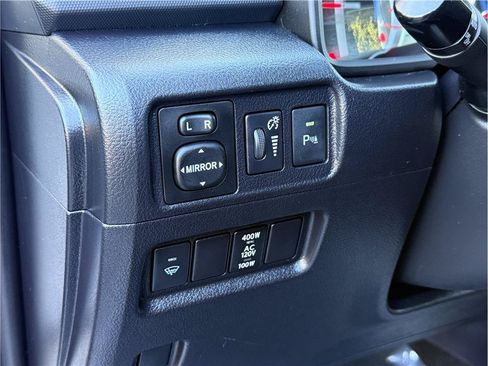 Used 2018 Toyota 4Runner Limited AWD/4WD image 21