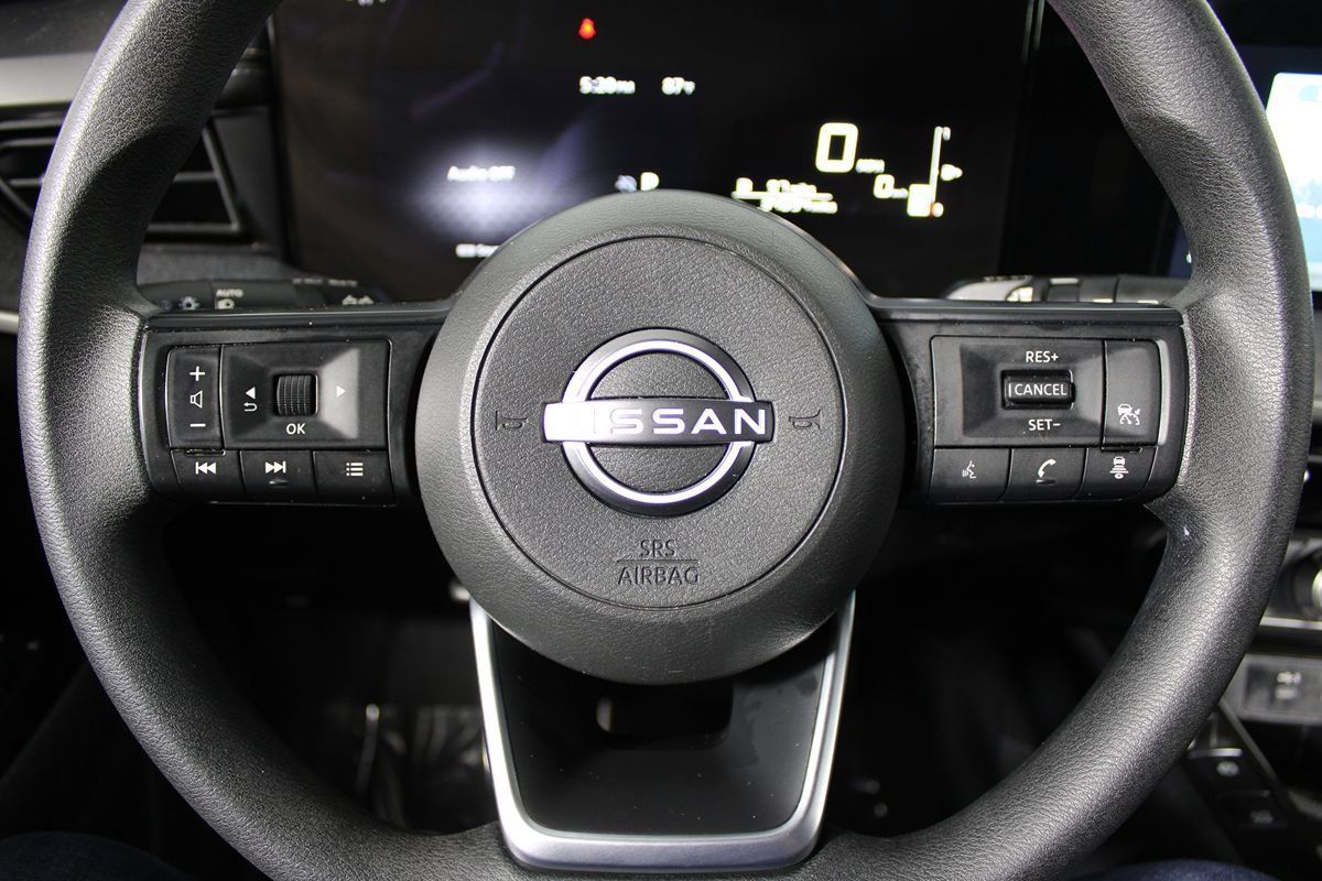 Used 2025 Nissan Kicks SV FWD image 9