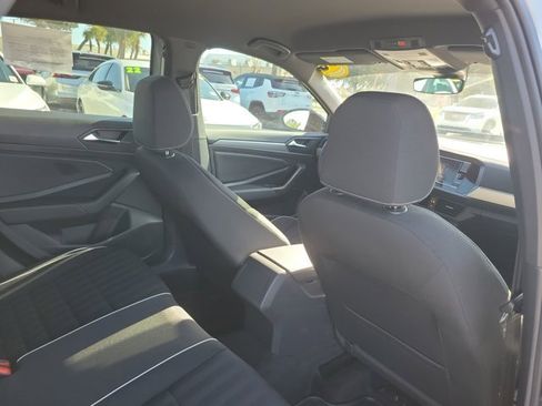Certified 2024 Volkswagen Jetta Sport image 9