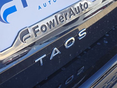 New 2026 Volkswagen Taos SE image 8