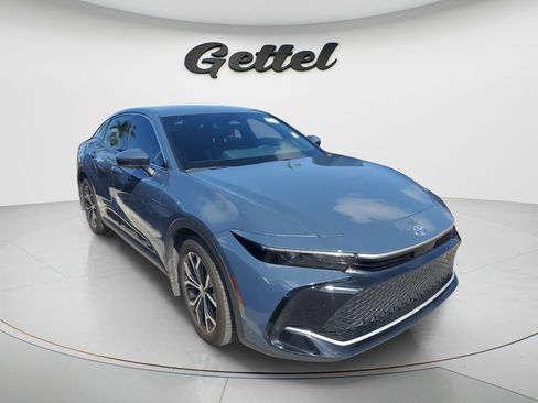 Used 2025 Toyota Crown XLE image 3