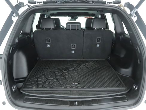 Used 2023 Jeep Grand Cherokee Altitude AWD/4WD image 18