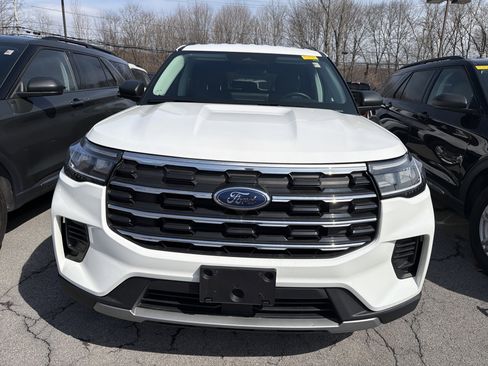 Used 2025 Ford Explorer Active image 3