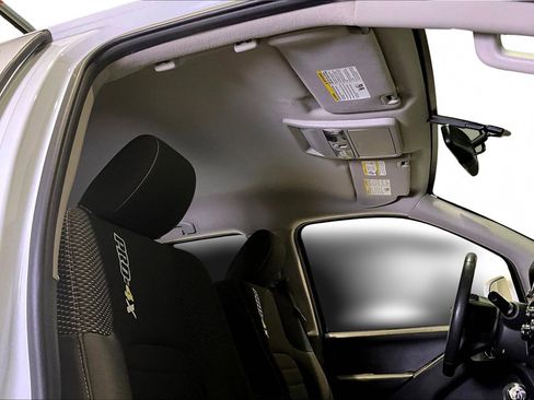 Used 2019 Nissan Frontier PRO-4X image 28