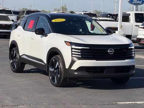 Used 2025 Nissan Kicks SR FWD image 2