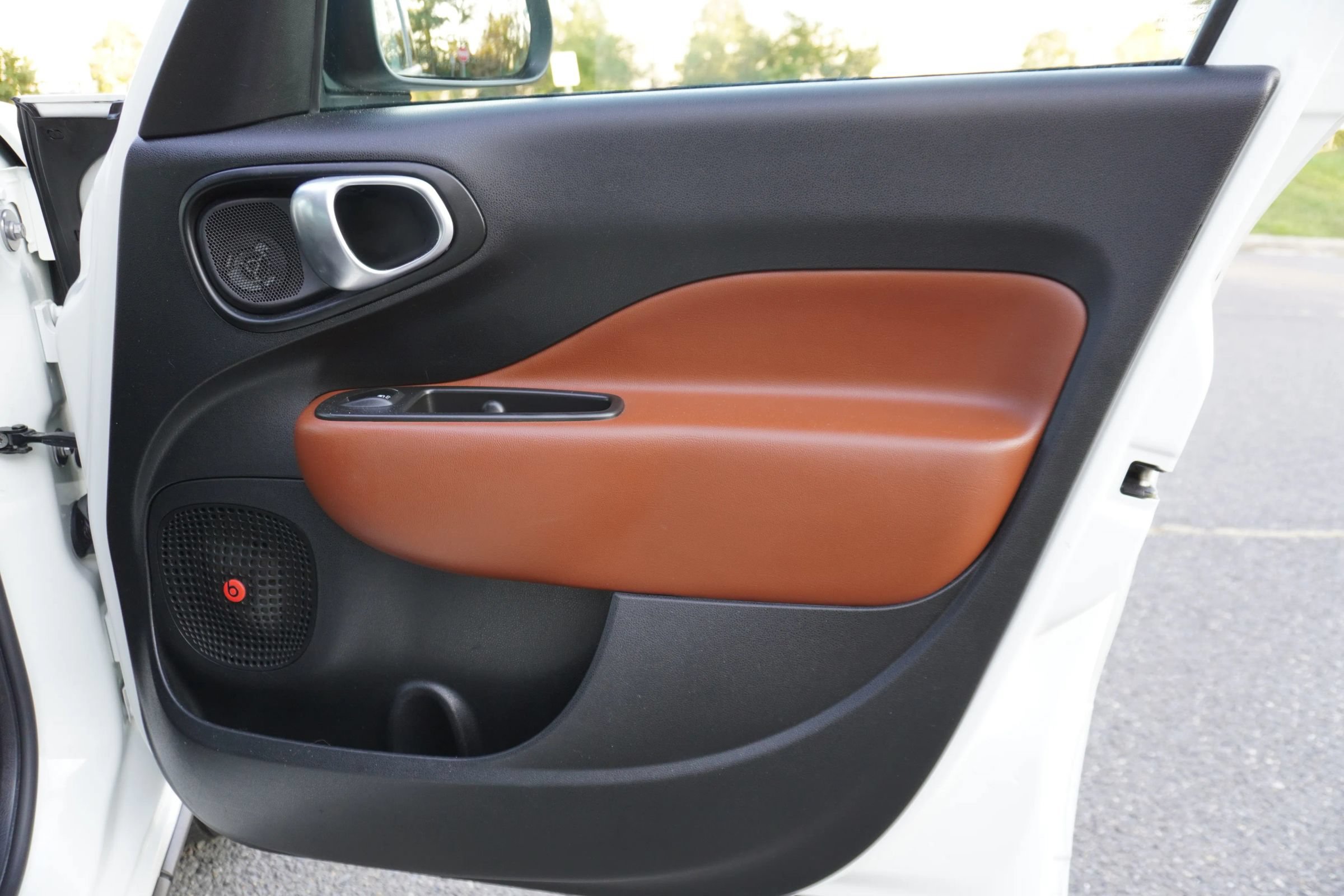 Used 2014 FIAT 500L Trekking w/ Popular Equipment Group FWD image 16