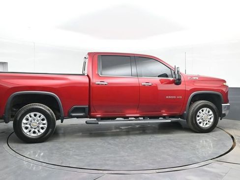 Used 2025 Chevrolet Silverado 2500 LTZ w/ LTZ Convenience Package AWD/4WD image 15
