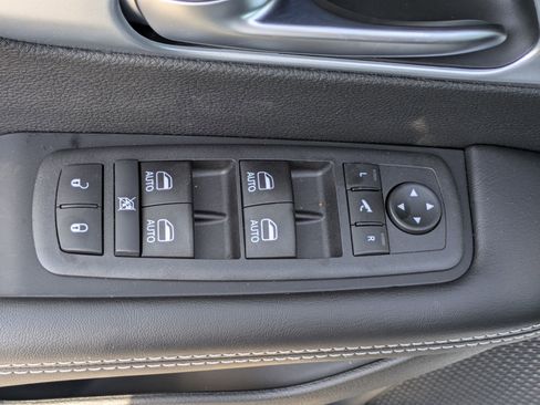 New 2026 Chrysler Pacifica Limited image 21