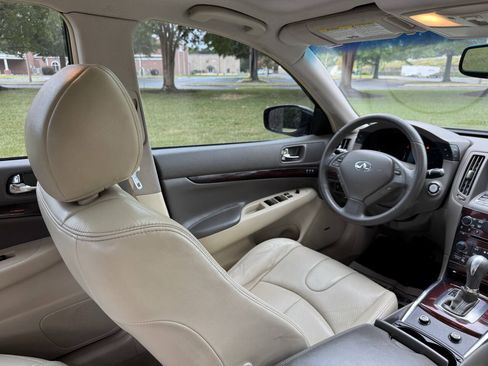 Used 2011 INFINITI G37 Journey w/ Premium Pkg RWD image 14