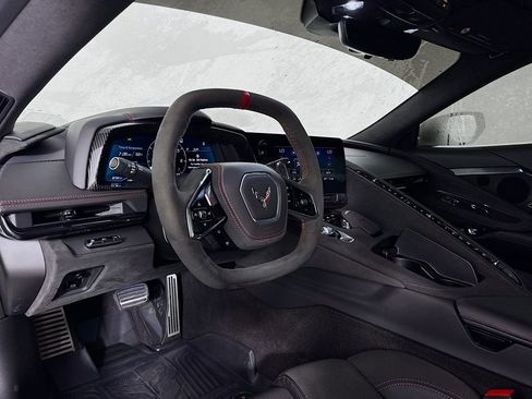 Used 2023 Chevrolet Corvette Stingray Premium Cpe w/ Z51 Performance Package image 12