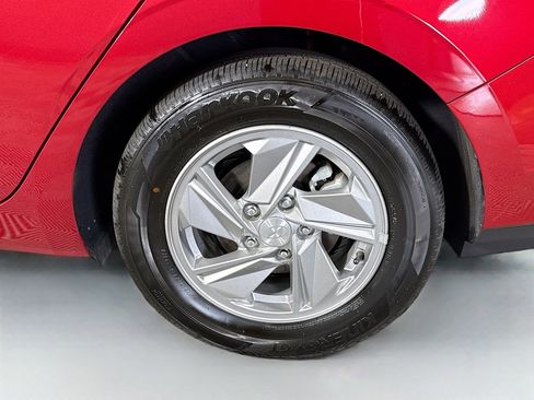 Used 2025 Hyundai Elantra SE image 36