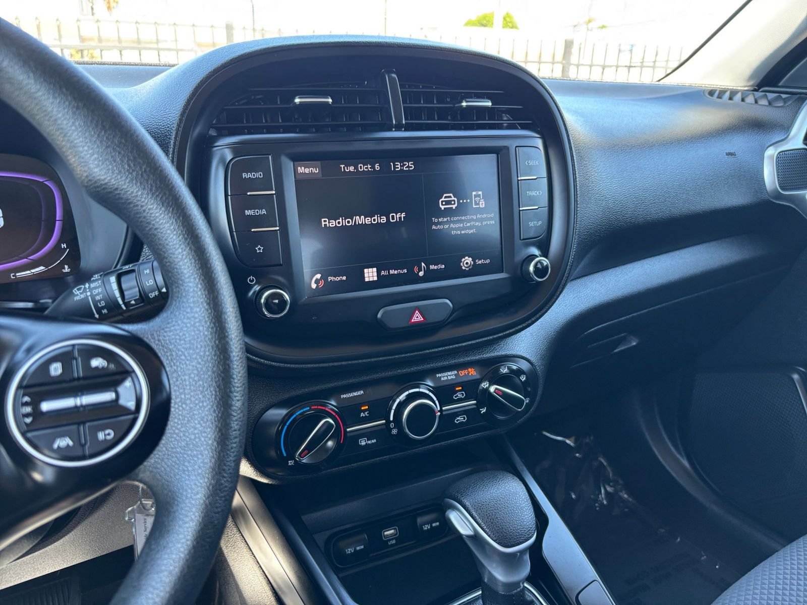 Used 2025 Kia Soul LX w/ LX Technology Package FWD image 19