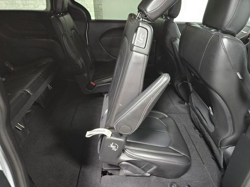 Used 2024 Chrysler Pacifica Touring-L w/ S Appearance Package AWD/4WD image 58