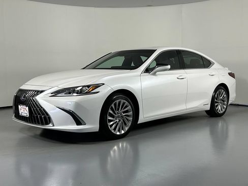 Used 2022 Lexus ES 300h w/ Luxury Package FWD image 4