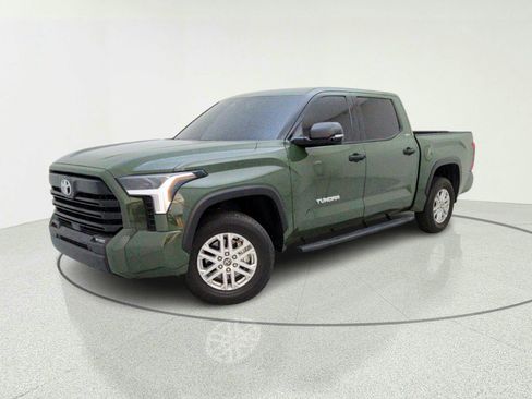 Used 2022 Toyota Tundra SR5 w/ SR5 Convenience Package AWD/4WD image 1