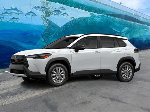 New 2026 Toyota Corolla Cross LE w/ Moonroof Package FWD image 4