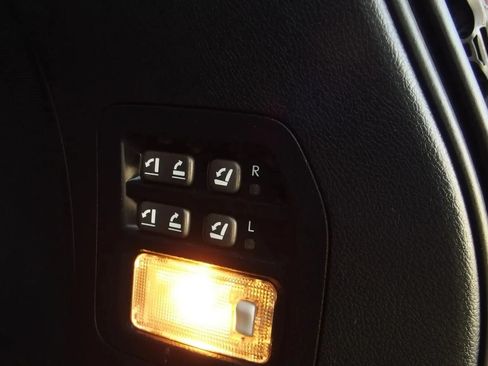 Used 2011 Lexus LX 570 4WD w/ Luxury Pkg image 15