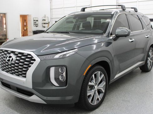 Used 2021 Hyundai Palisade Limited FWD image 3