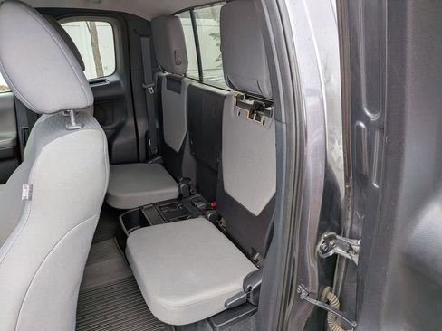 Used 2017 Toyota Tacoma 4x4 Access Cab image 19