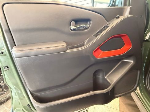 Used 2022 Nissan Frontier PRO-4X image 38