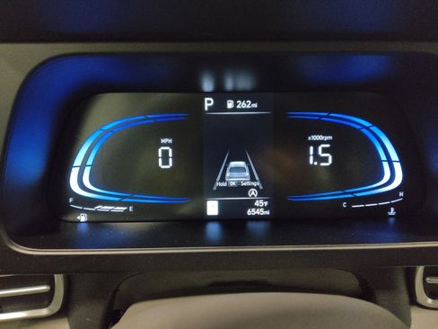 Used 2025 Hyundai Elantra SE image 23