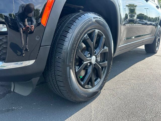 Used 2023 Jeep Grand Cherokee L Limited w/ Luxury Tech Group II AWD/4WD image 14