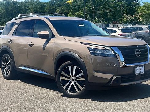 Certified 2024 Nissan Pathfinder Platinum AWD/4WD image 34