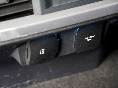 Used 2024 Ford F150 Lariat w/ FX4 Off-Road Package image 32