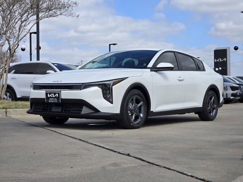 New 2026 Kia K4 LXS FWD image 2