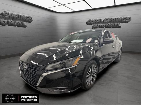 Certified 2025 Nissan Altima 2.5 SV FWD image 1