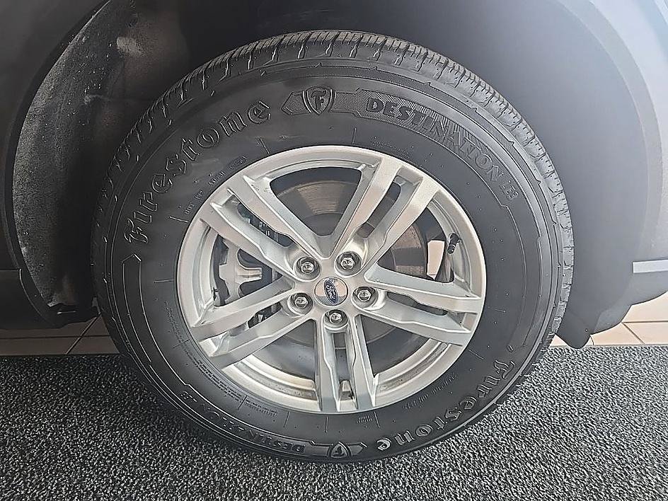 Used 2021 Ford Explorer XLT w/ Equipment Group 202A AWD/4WD image 38