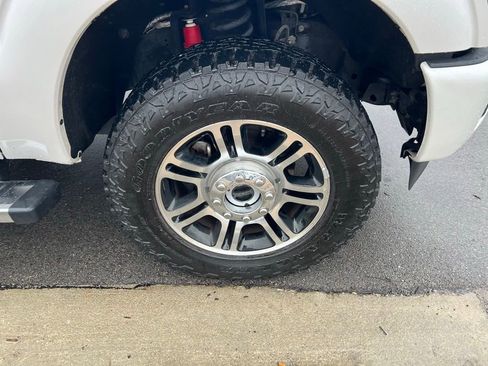 Used 2014 Ford F250 Platinum w/ FX4 Off-Road Package image 12