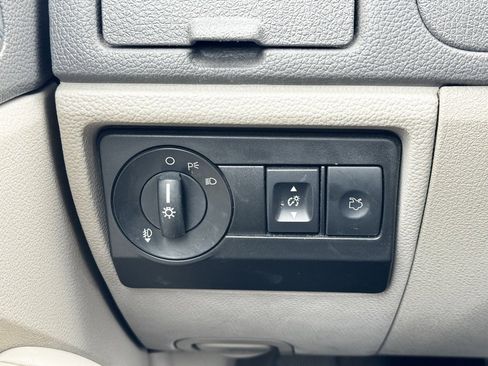 Used 2010 Ford Fusion SE image 26