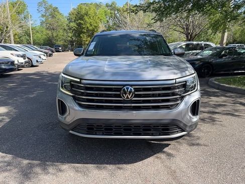 Used 2025 Volkswagen Atlas SE AWD/4WD image 2