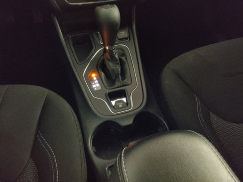 Used 2020 Jeep Cherokee Latitude FWD image 26