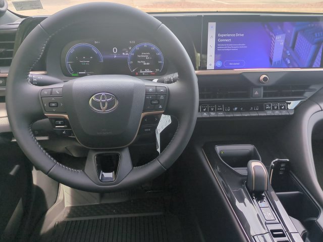 Used 2025 Toyota Crown AWD/4WD image 15
